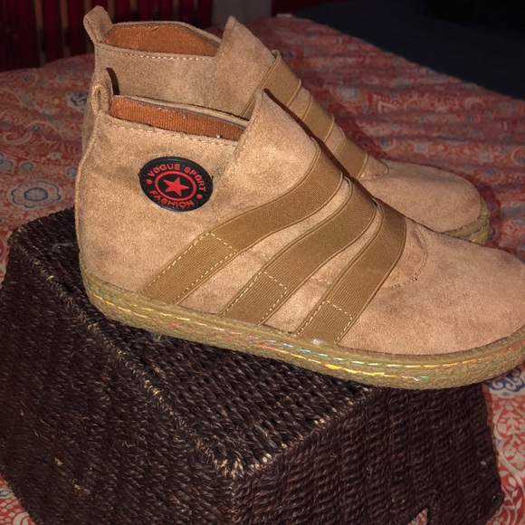 Black/ Tan Vogue sport sneakers - Picture 1 of 7